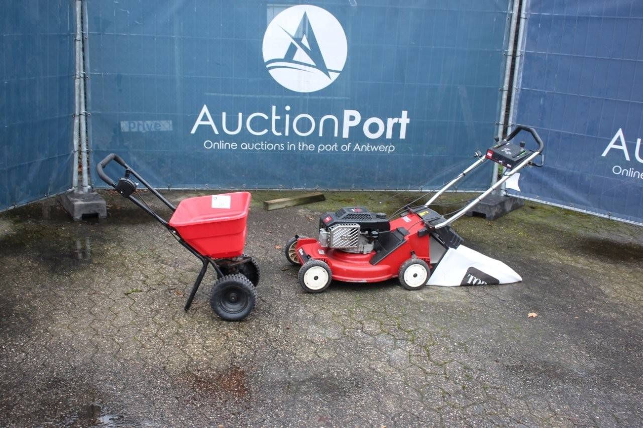 TORO 26630B Petrol 4kW Lawn Mower with AertWay Spreader