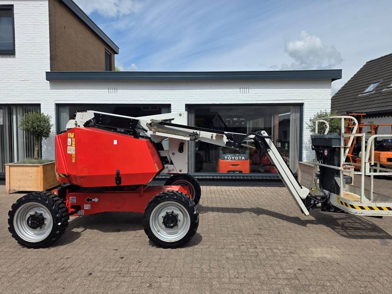 Articulating boom lift JLG 340AJ Diesel 12.3m 2017