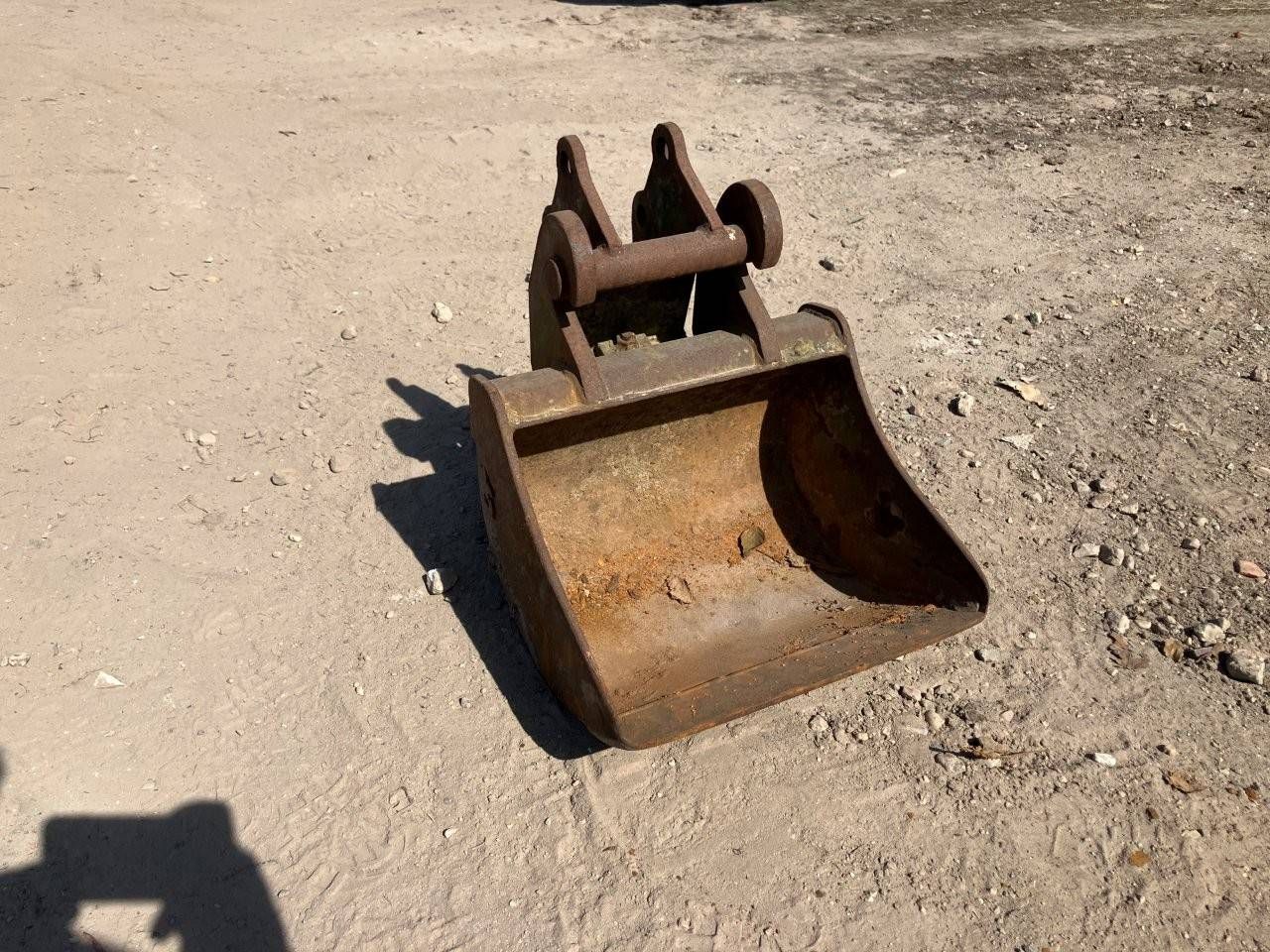 Quick coupler CW05 with excavator bucket