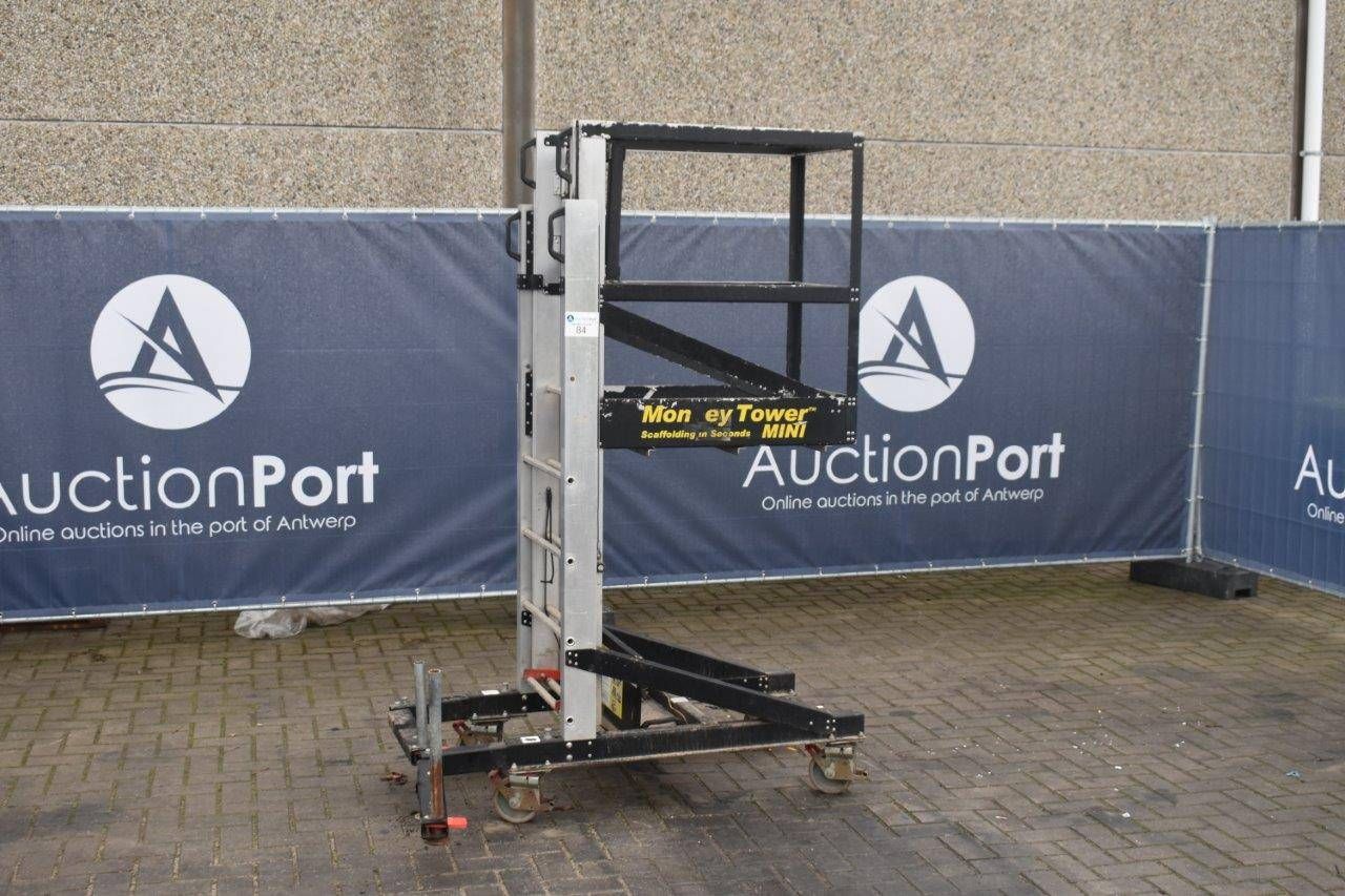 Manual aerial work platform