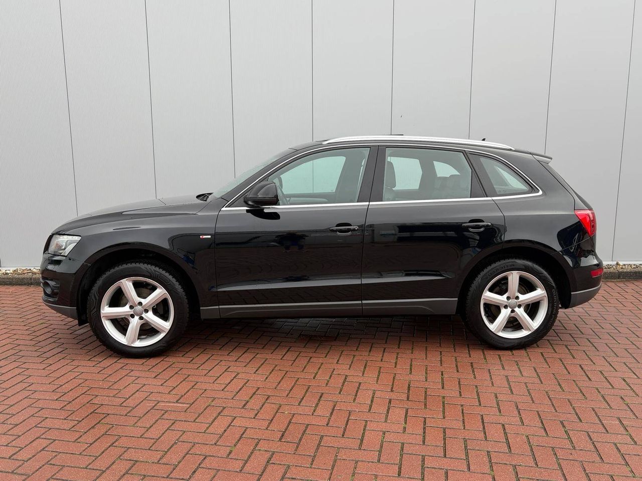 SUV Audi Q5 2.0 TFSI Pro Line S Petrol 211hp 2010 (Margin)