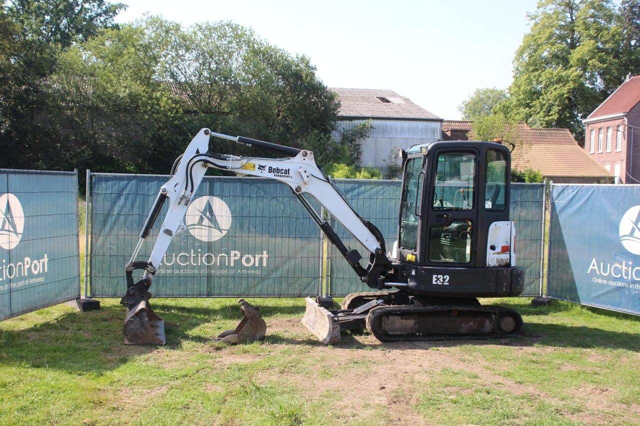 Rupsgraafmachine Bobcat E32 Diesel 24kW 2016