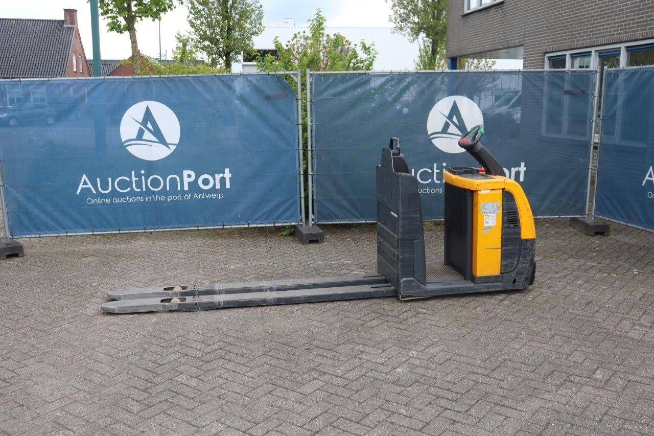 Pallet truck Jungheinrich ECE225 Electric 2500kg 2014