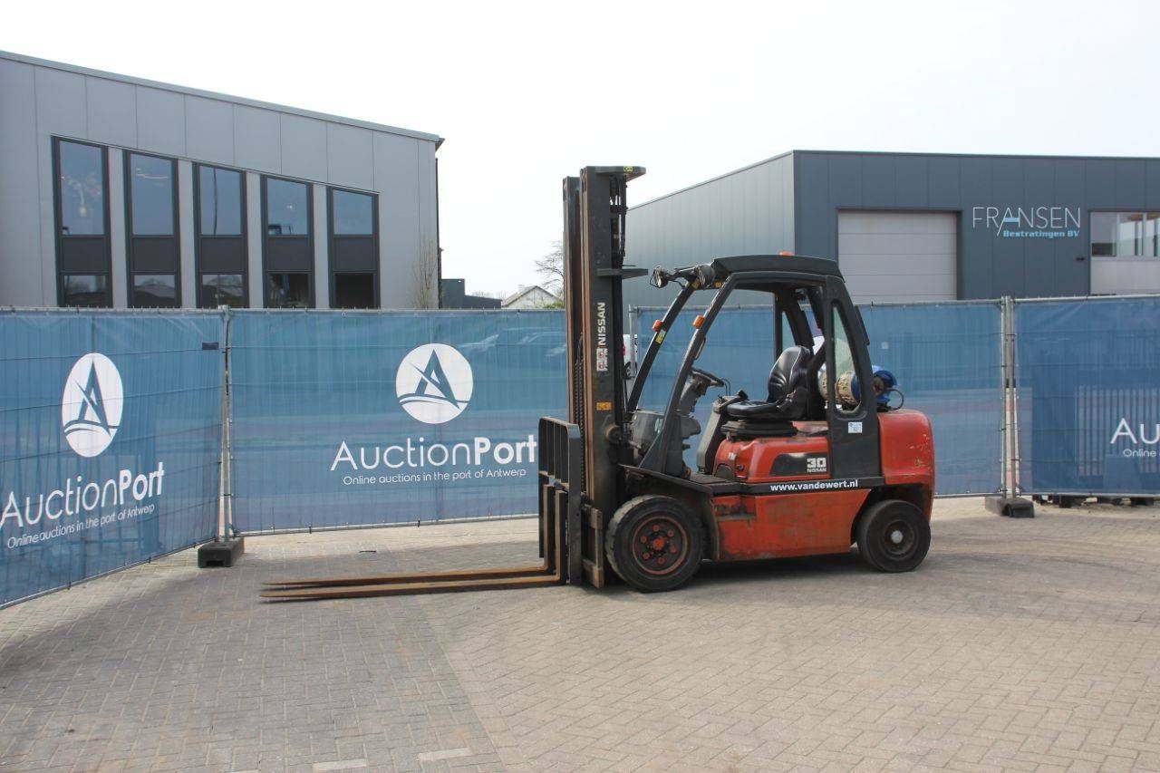 Forklift Nissan UGD02A30PQ LPG 3000kg 6.0m 2002