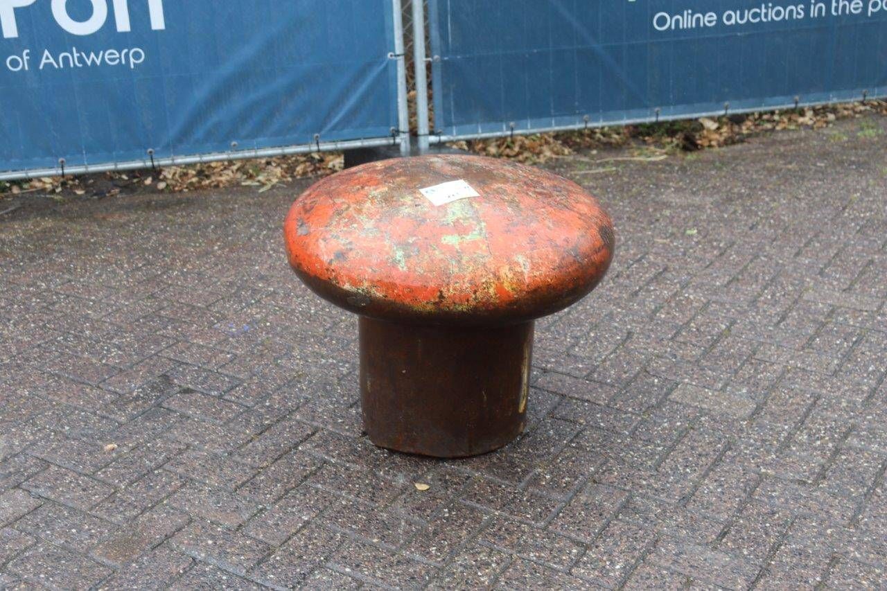 Quay bollard