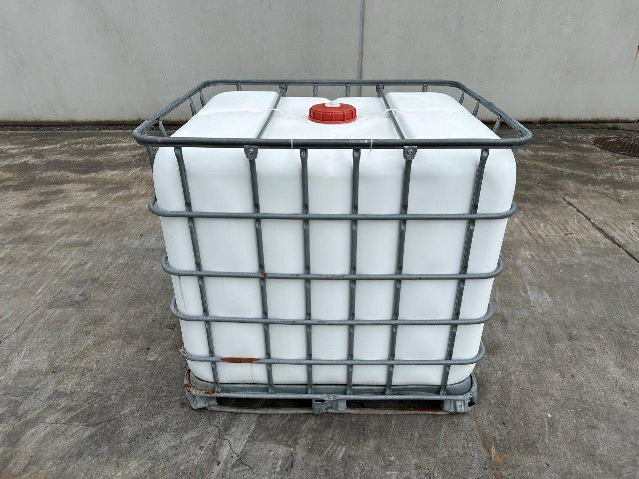IBC tank with Vehicle shampoo New