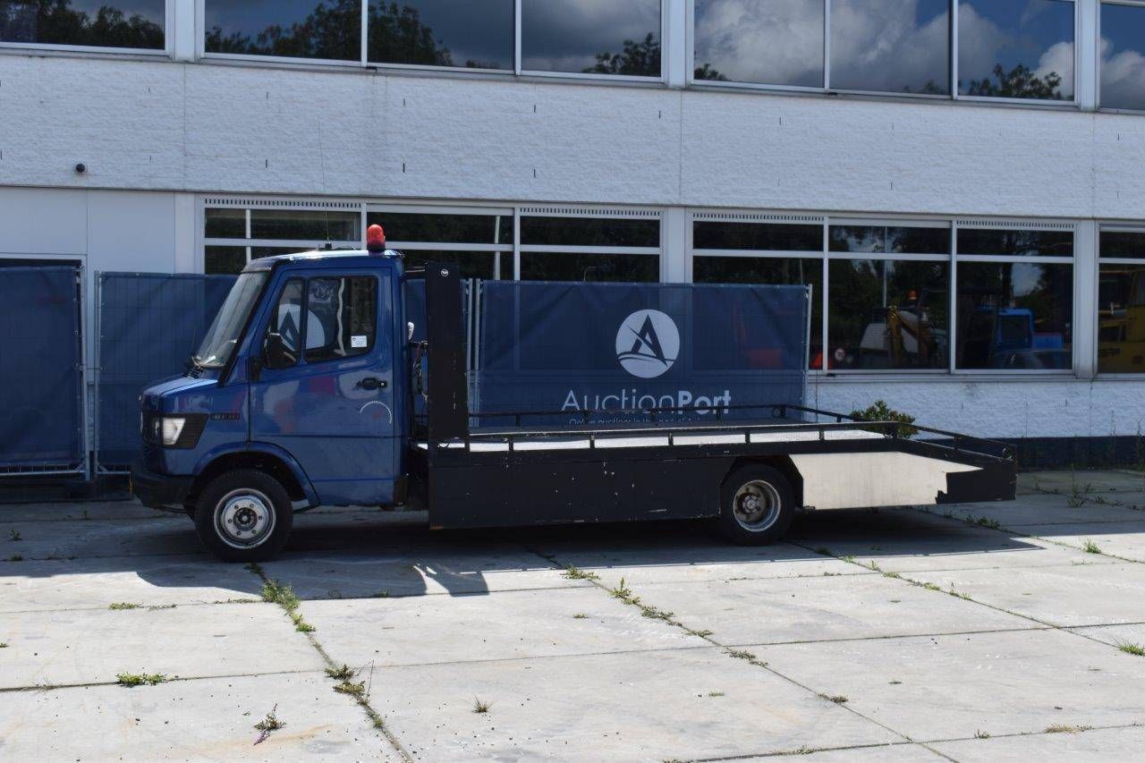 Camión rampa Mercedes-Benz 409D Diesel 1985 (Margen)