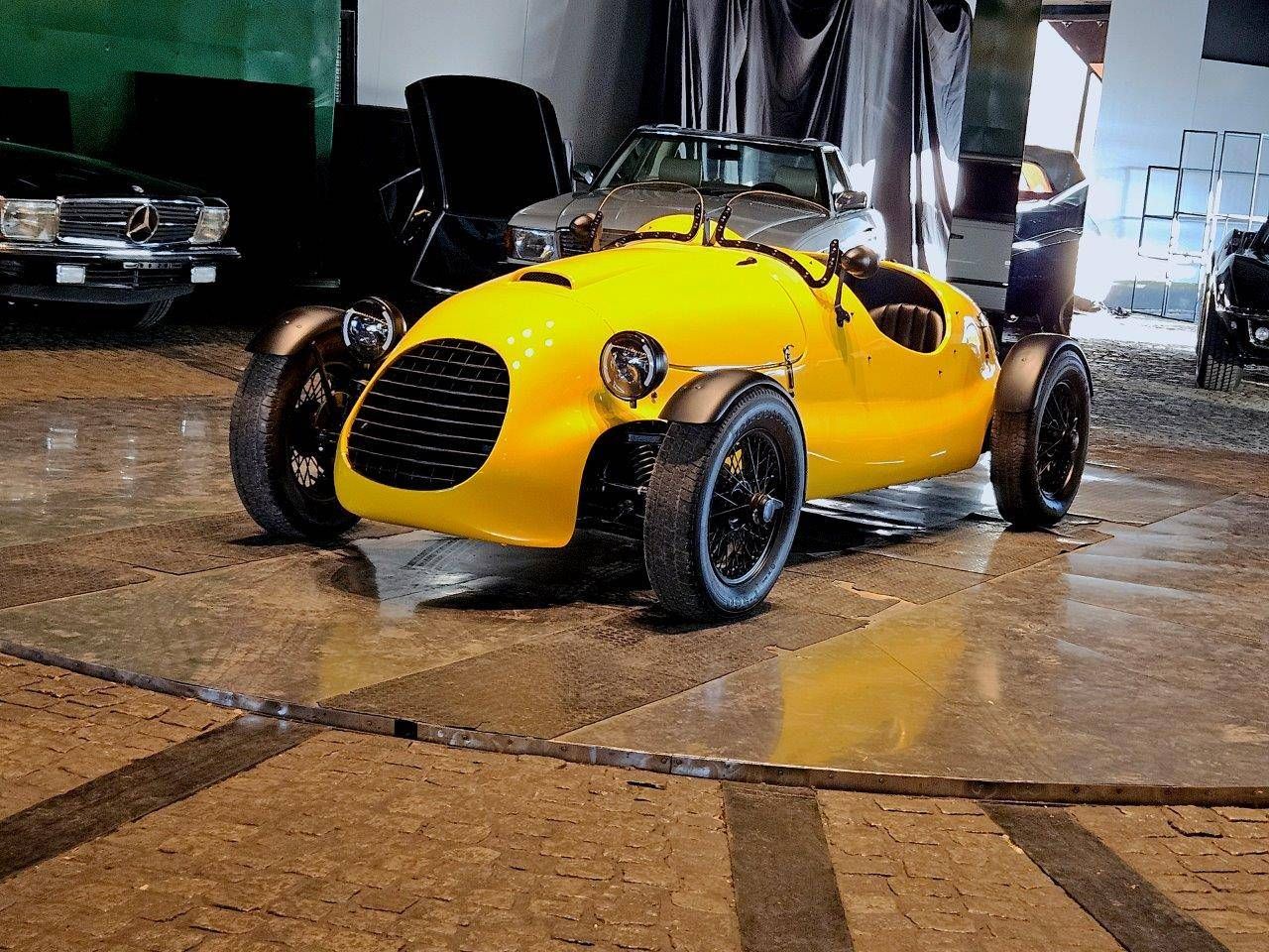 Vintage racer Ferrari homage (Marge)