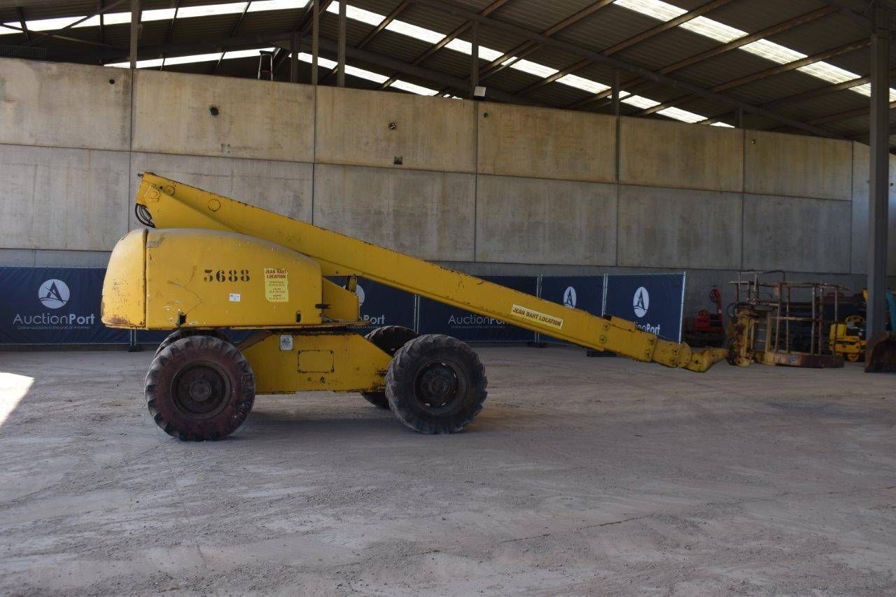 Telescopic aerial work platform Haulotte 