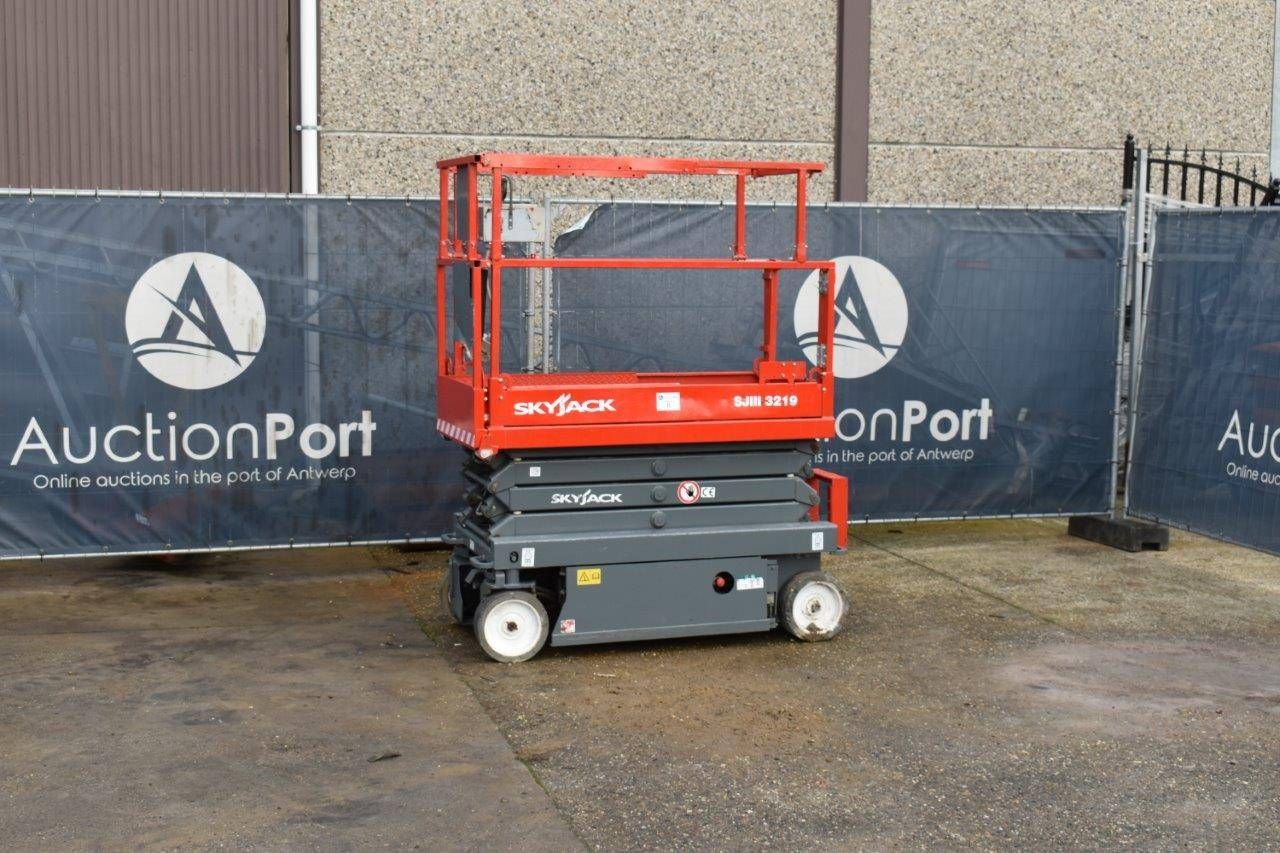 Scissor lift SkyJack SJIII 3219 Electric 7.8m