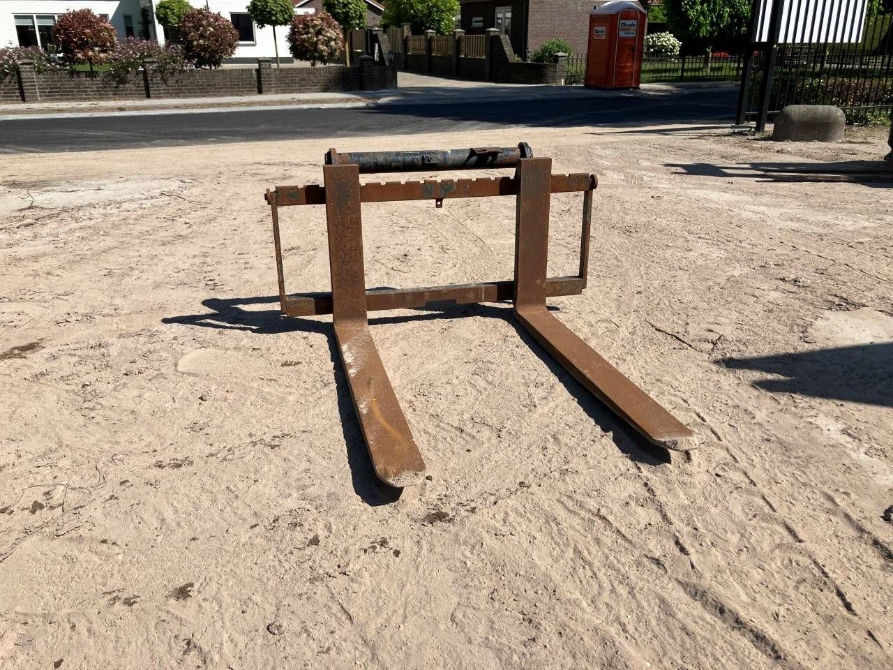 Manitou 2010 fork carriage