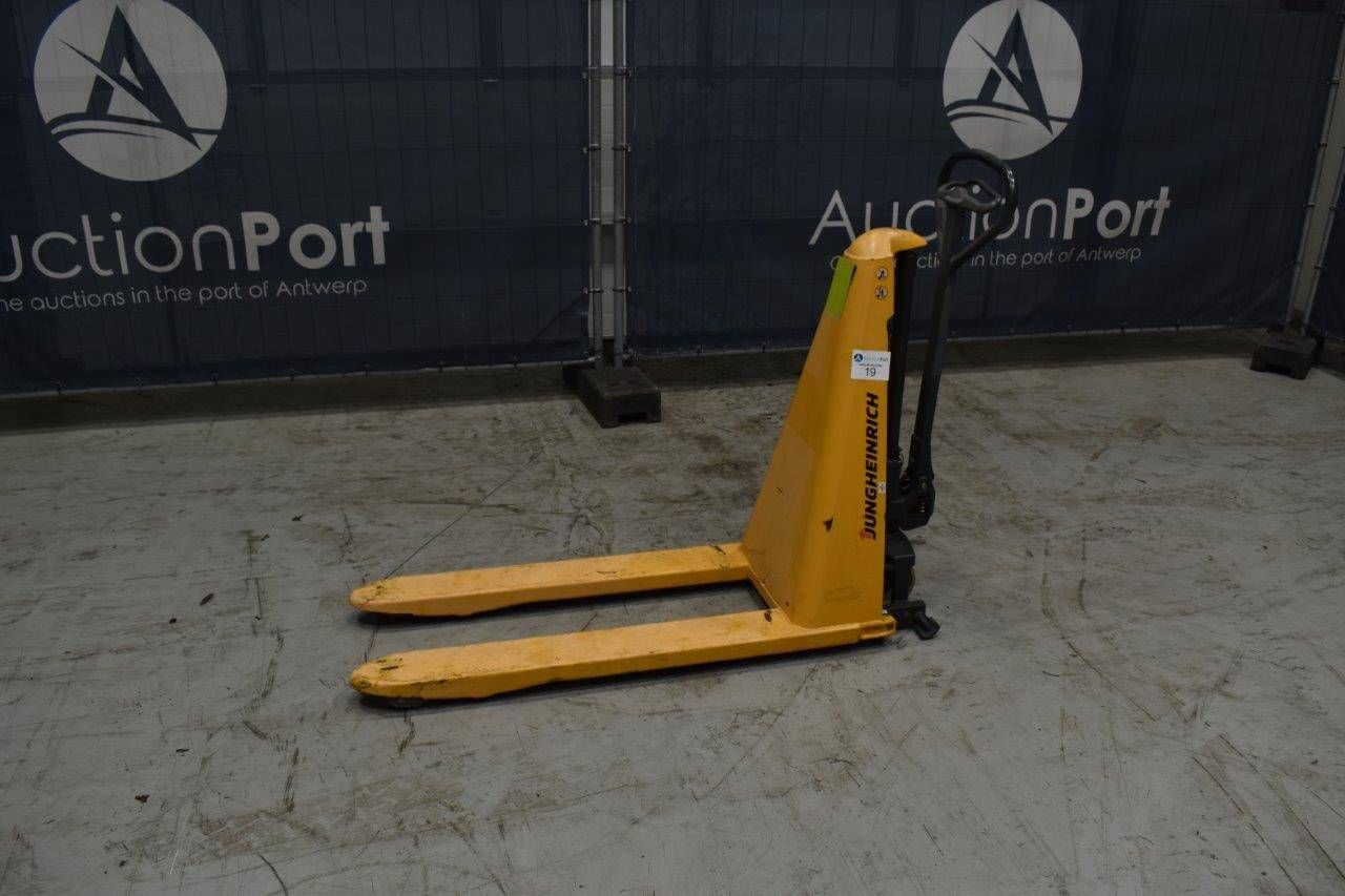 Pallet truck Jungheinrich AMX10-560 1000kg