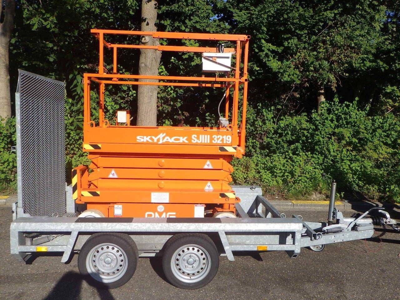 Scissor lift Skyjack SJ3219 Electric 7.81m 2015 on Trailer