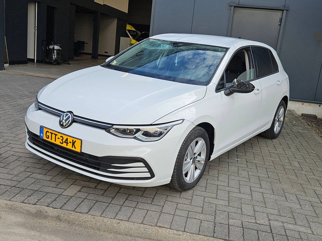 Volkswagen Golf 8 eTSI Petrol 2023