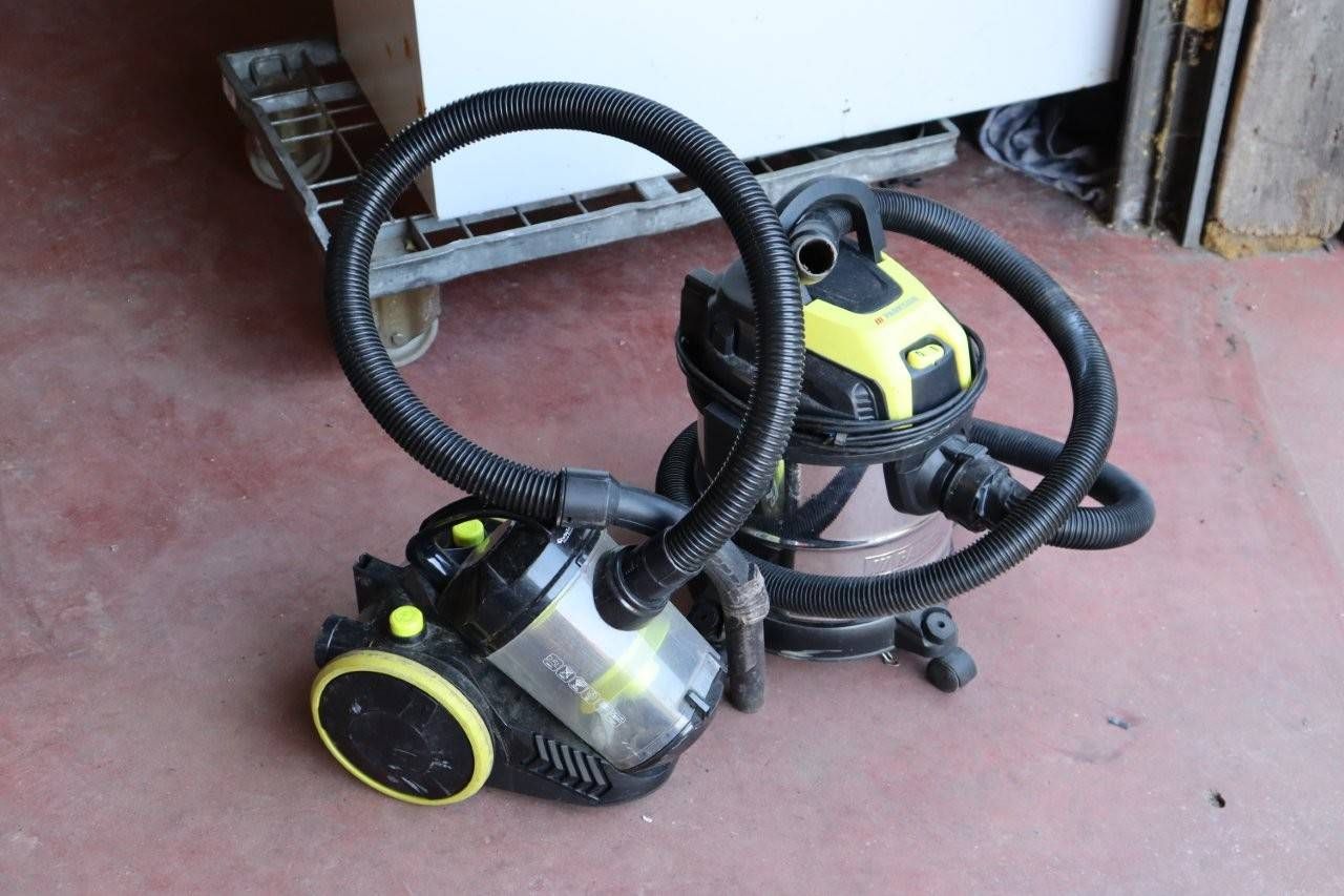 Lot of Vacuum Cleaners (Margin)