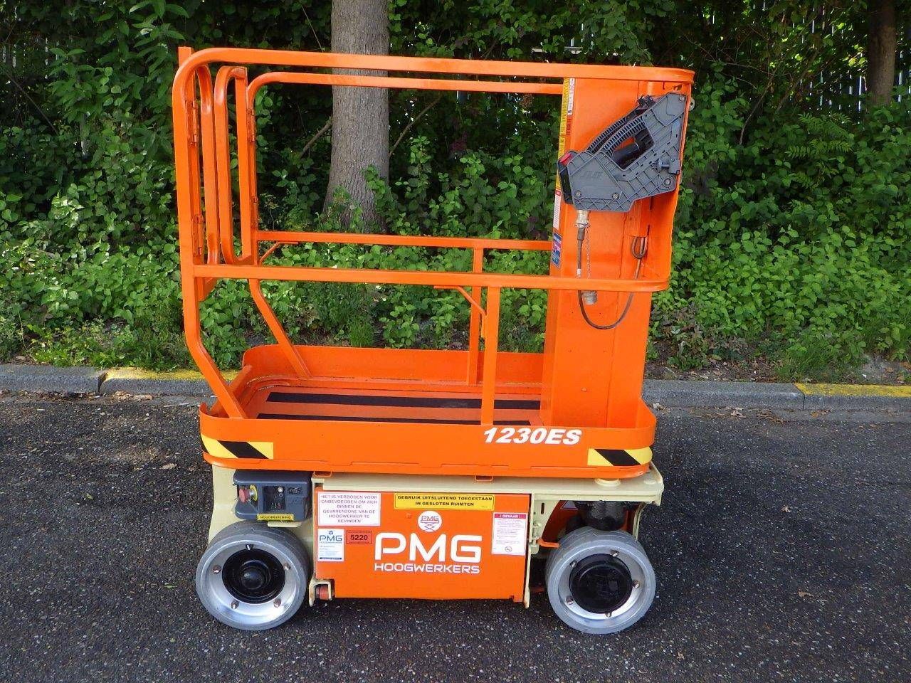 Mast lift JLG 1230ES Electric 5.66m 2008