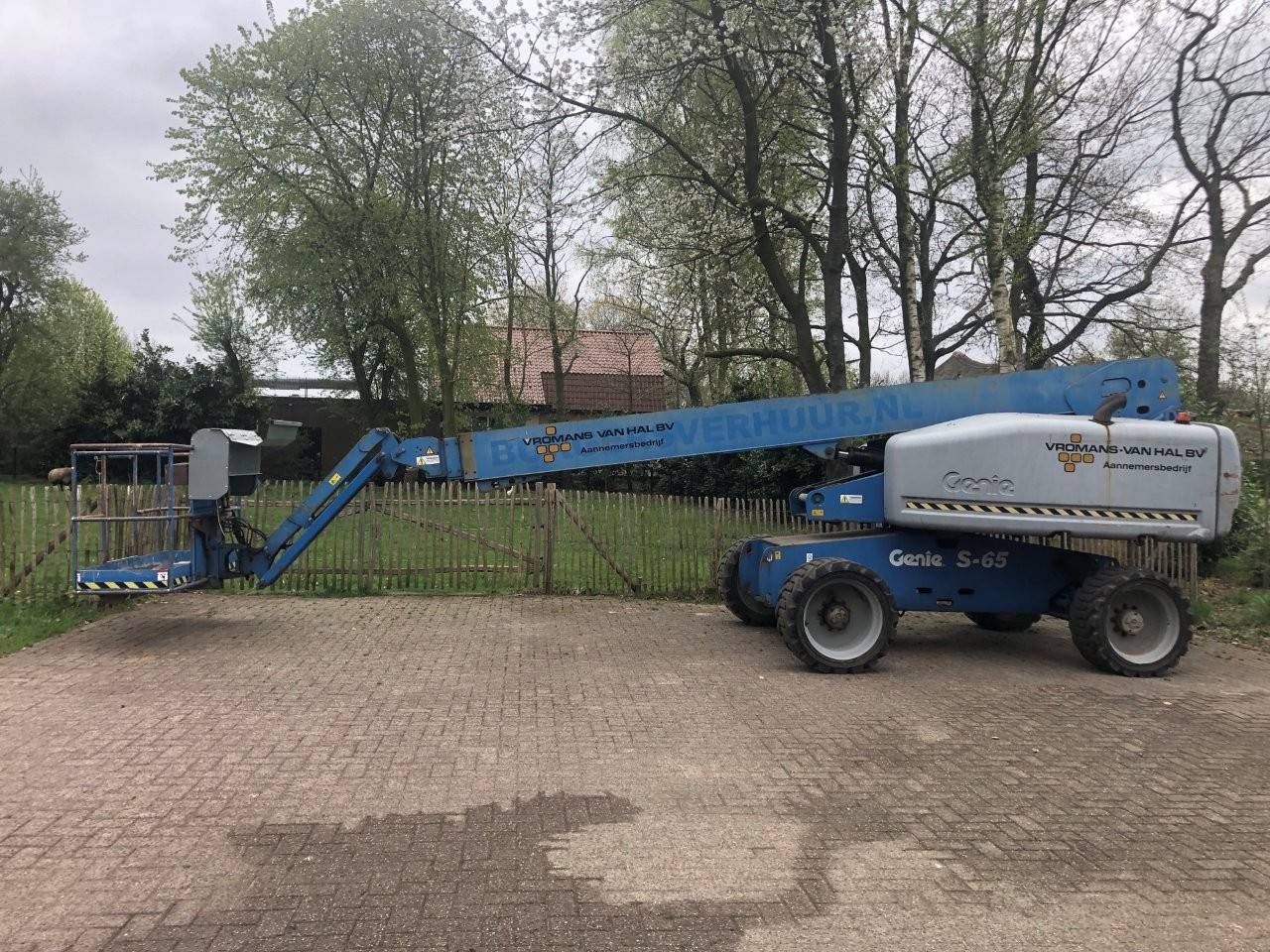 Telescopic boom lift Genie S-65 Diesel 2005