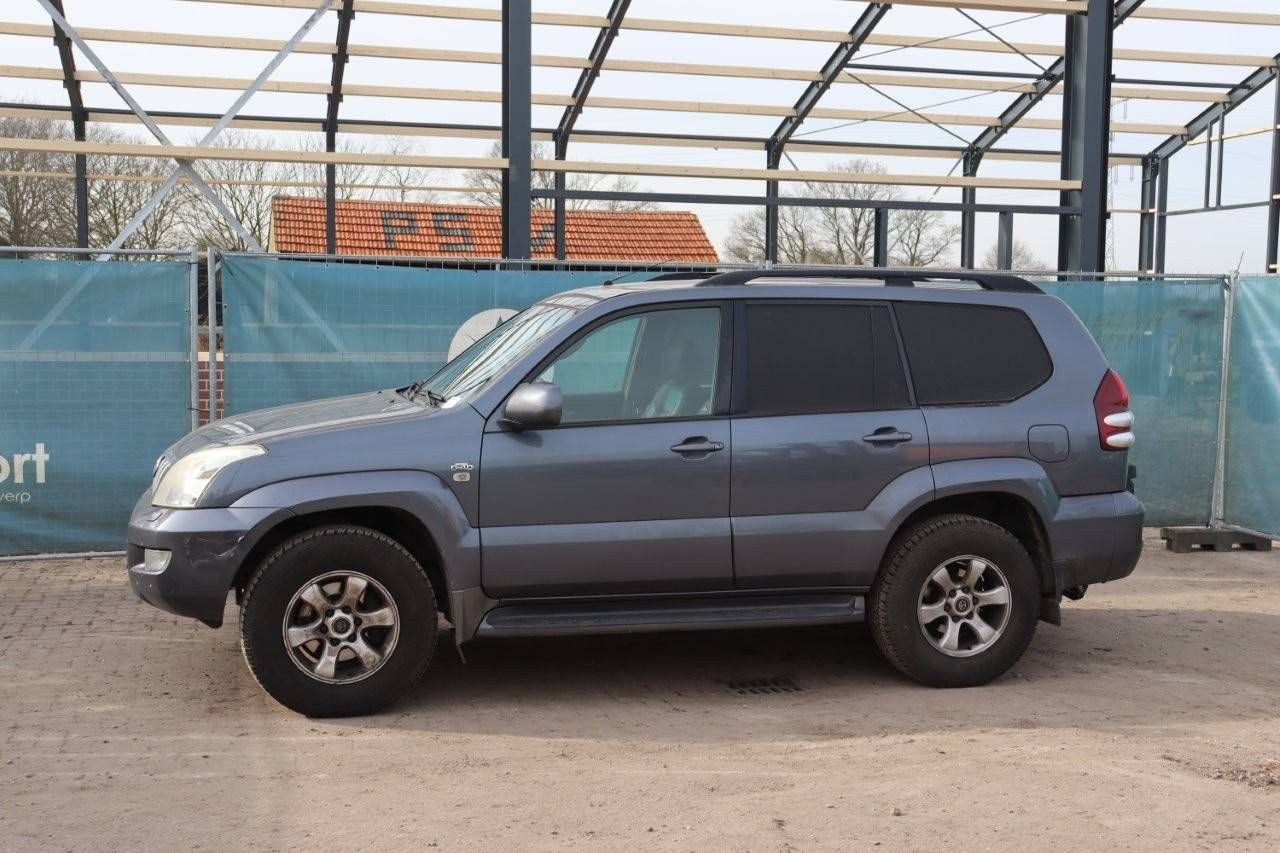 SUV Toyota Landcruiser Diesel 2004 (Margin)