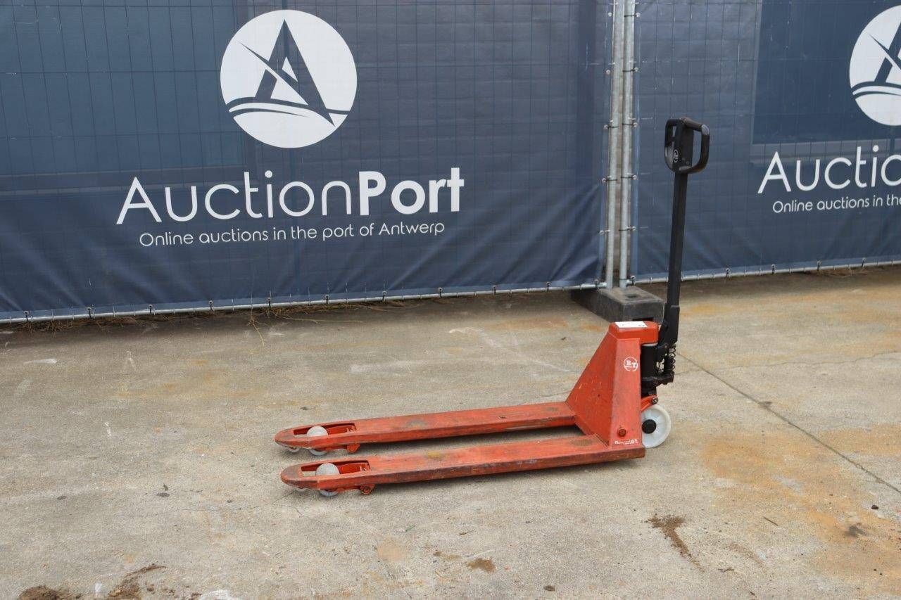 Pallet truck BT L23/12 2300kg