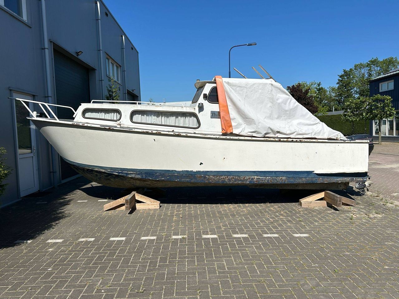 Steel Motorboat Cruiser (Margin)
