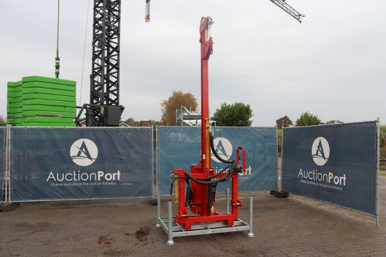 Hydraulic pile driver