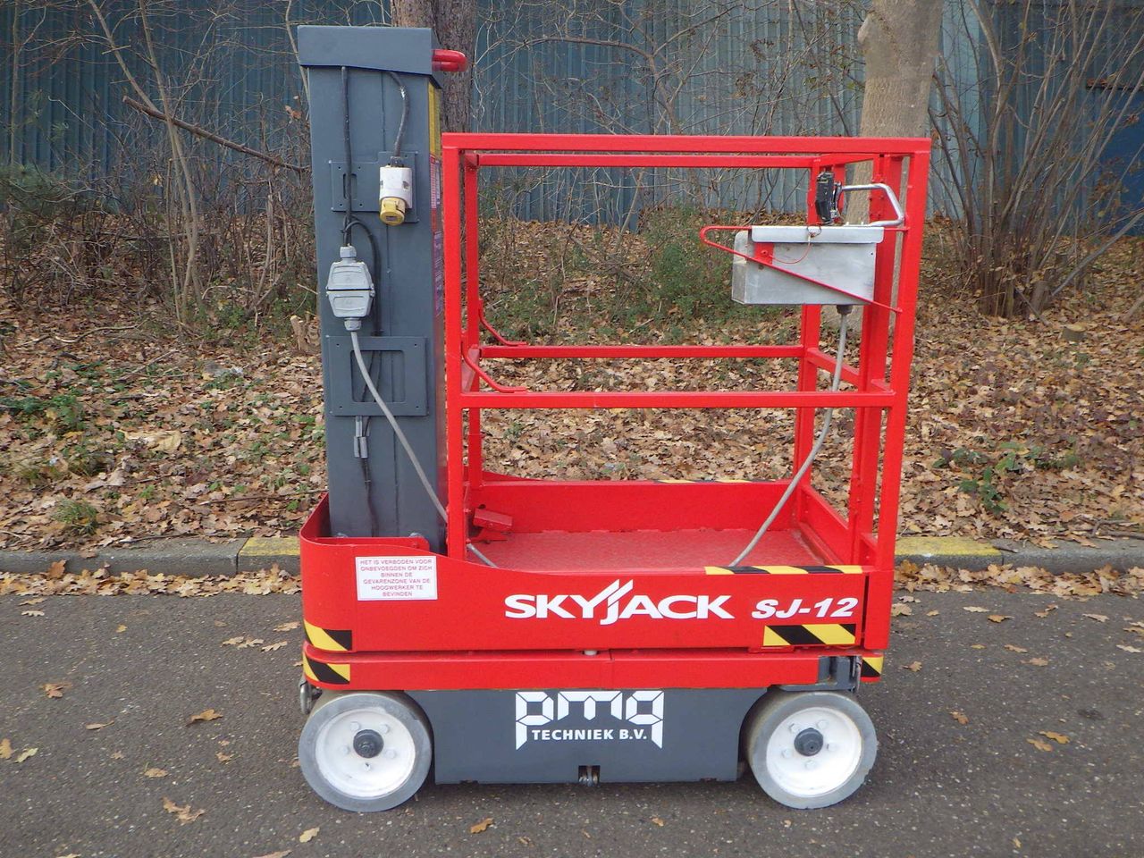 Skyjack SJ12 Electric Mast Lift 5.48m 2012
