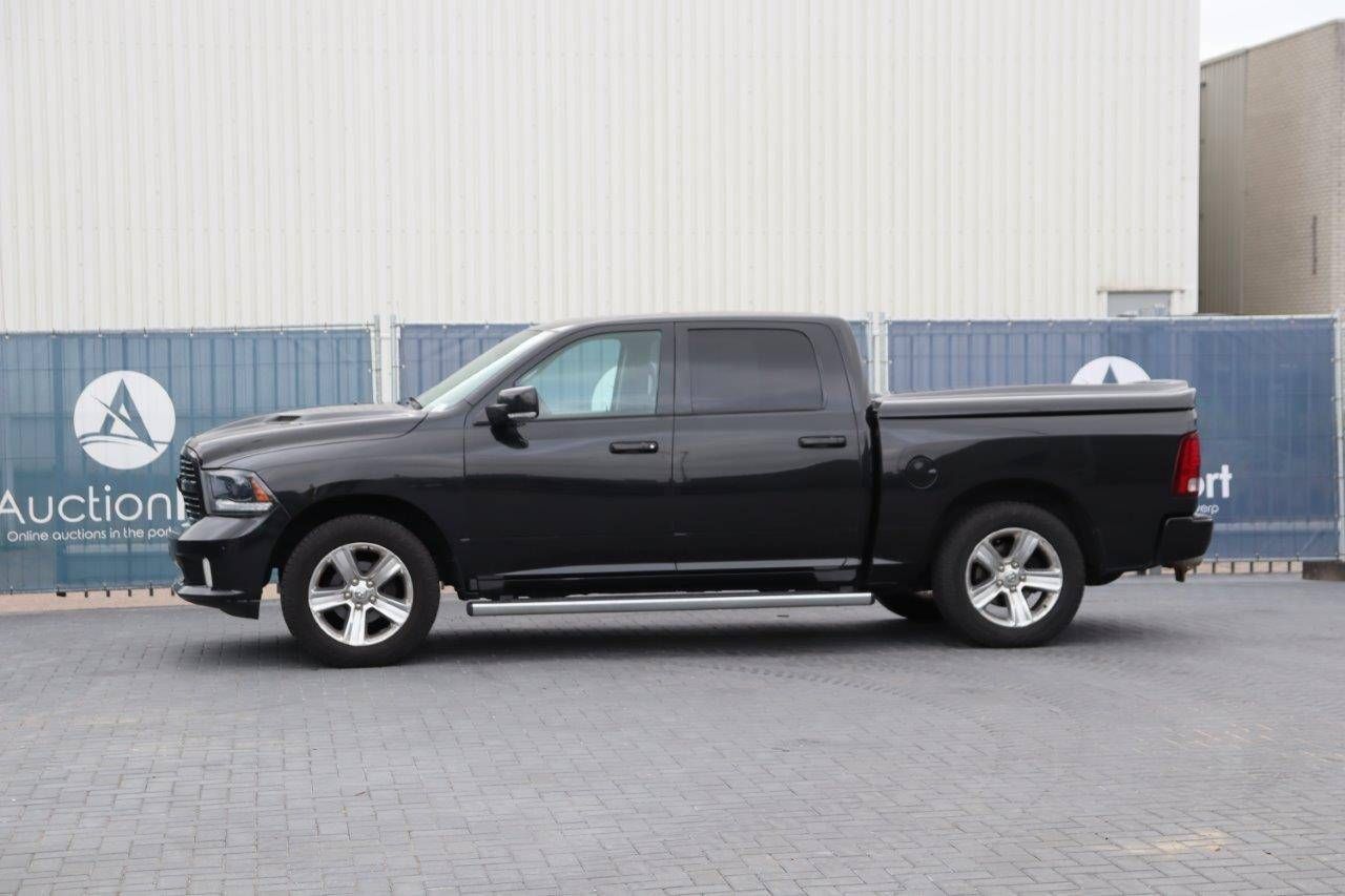 Dodge RAM 1500 Sport Black LPG/Petrol 402hp 2015