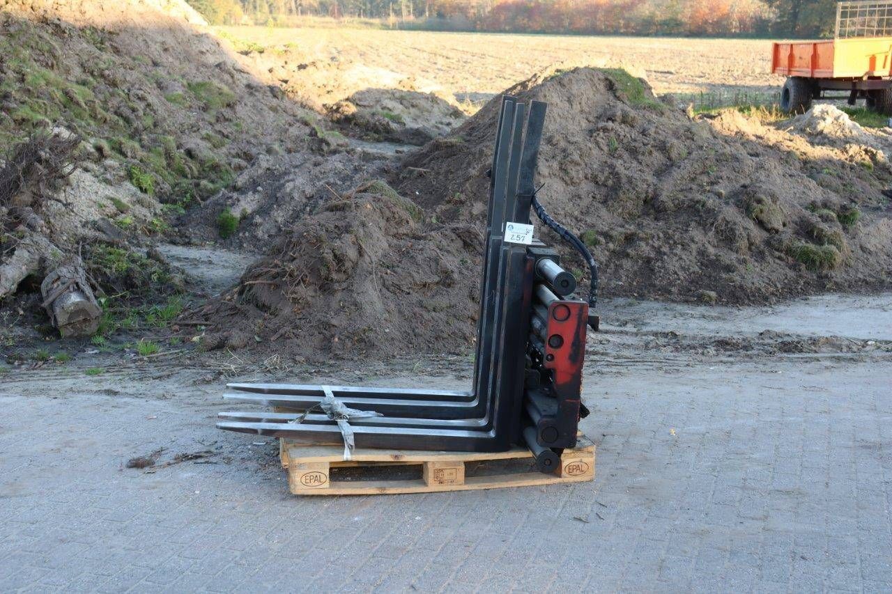 Automatic fork positioner