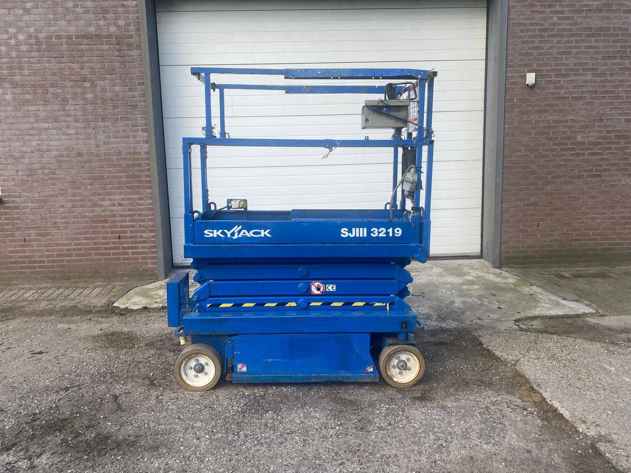 Scissor lift SkyJack SJIII3219 Electric 227kg 7.8m 2012