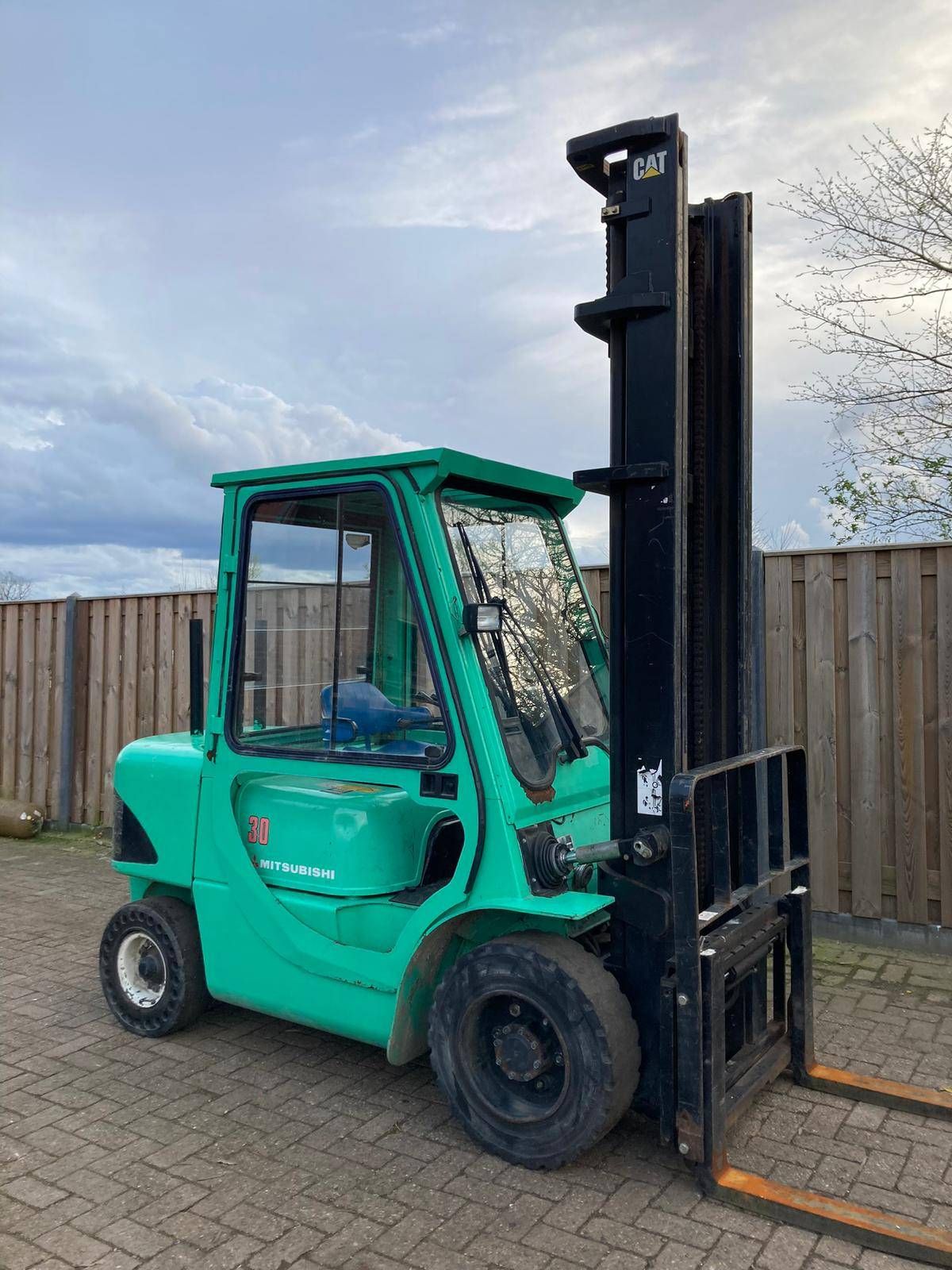 Forklift Mitsubishi FD30 Diesel 3000kg 5m 2002