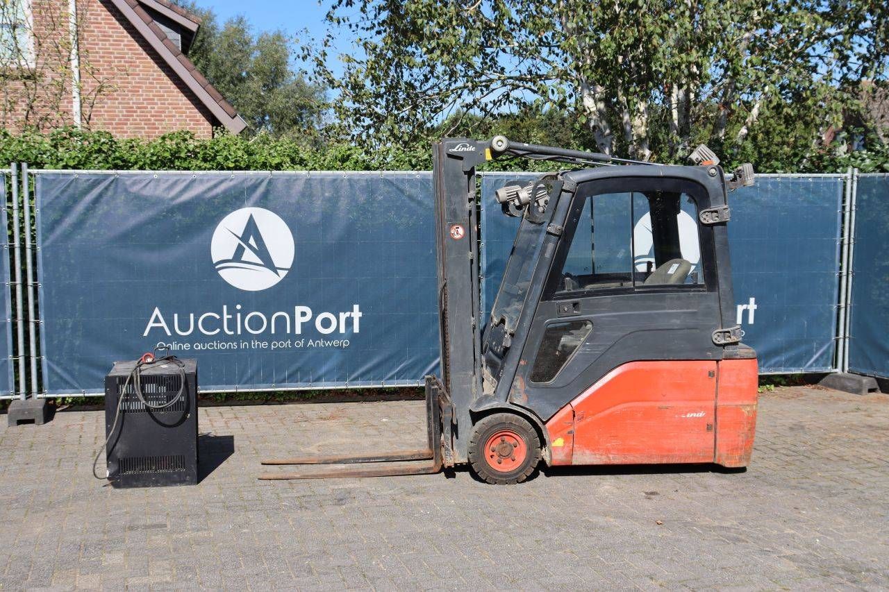 Carrello elevatore elettrico Linde E16 da 1600 kg, anno 2011