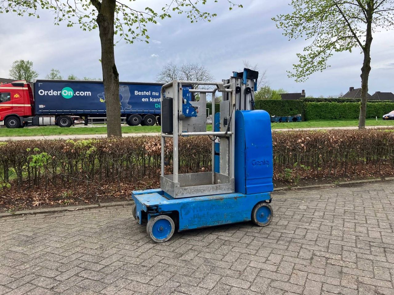 Mast lift Genie GR15 Electric 227kg 6.47m 2007