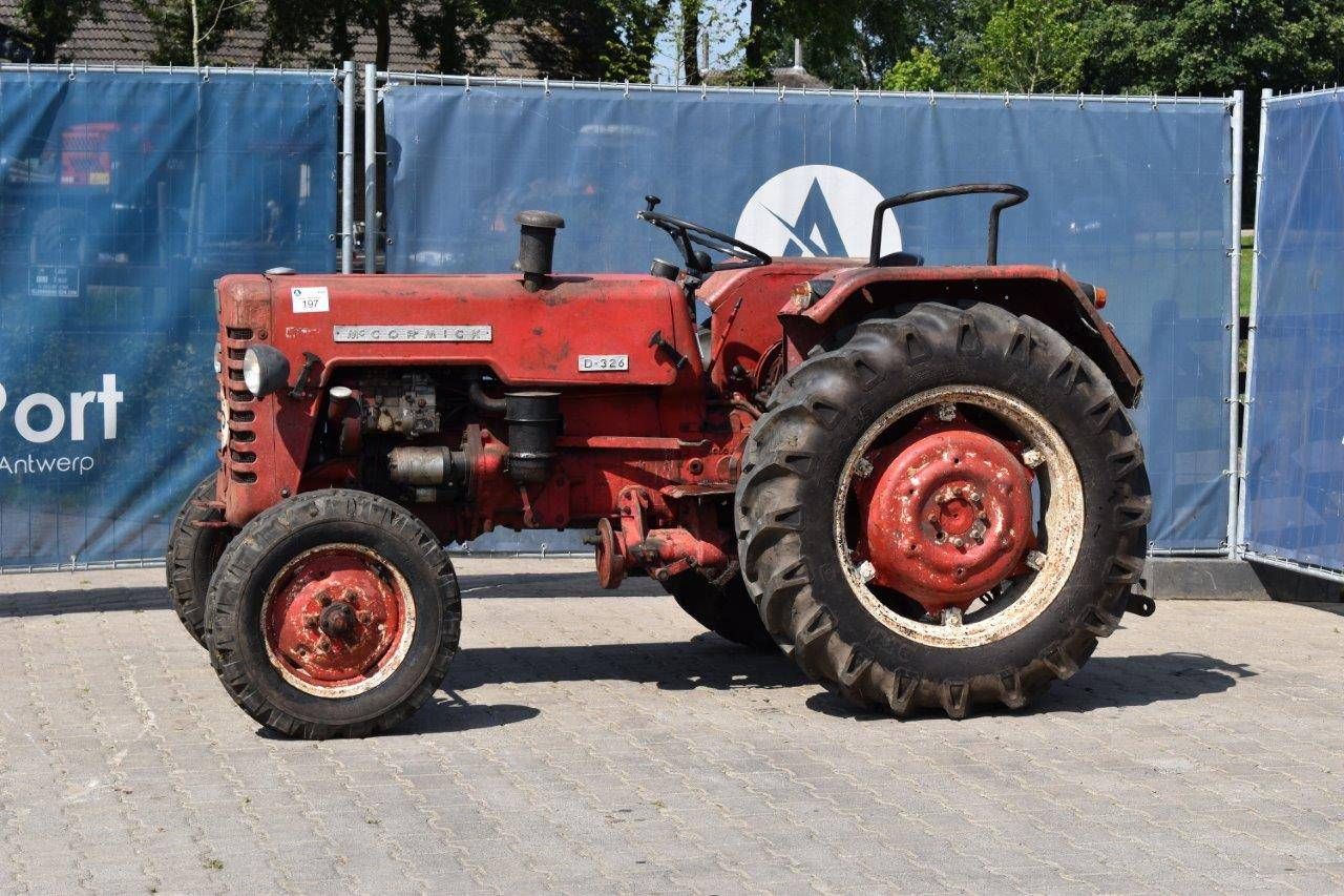 Tractor McCormick D-326 Diesel