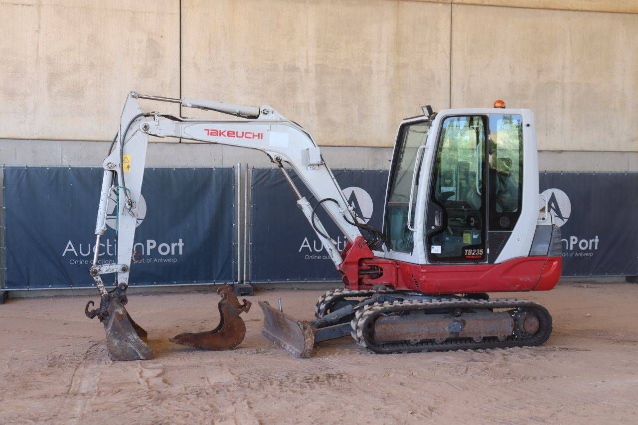 Escavatore cingolato Takeuchi TB235 Diesel 22kW 2019