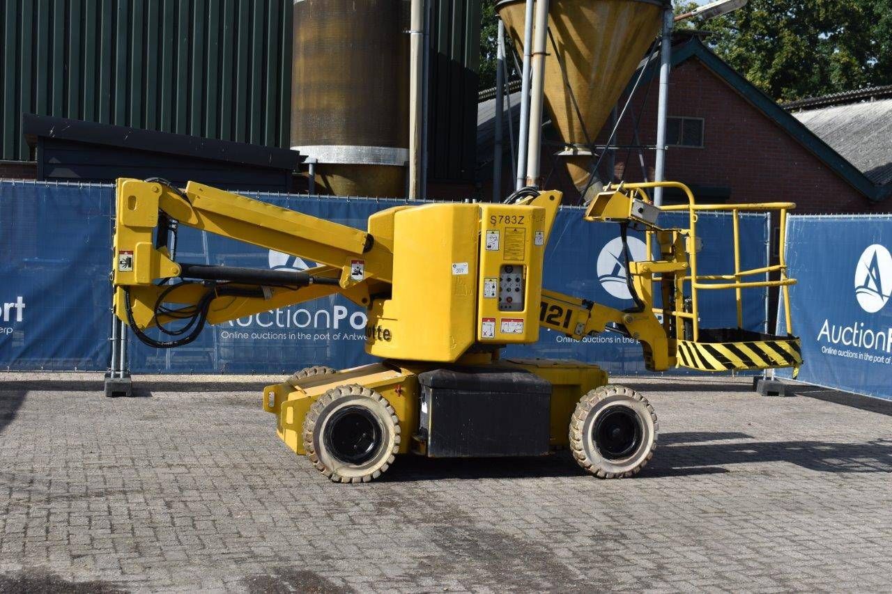 Articulating boom lift Haulotte HA121 Electric 