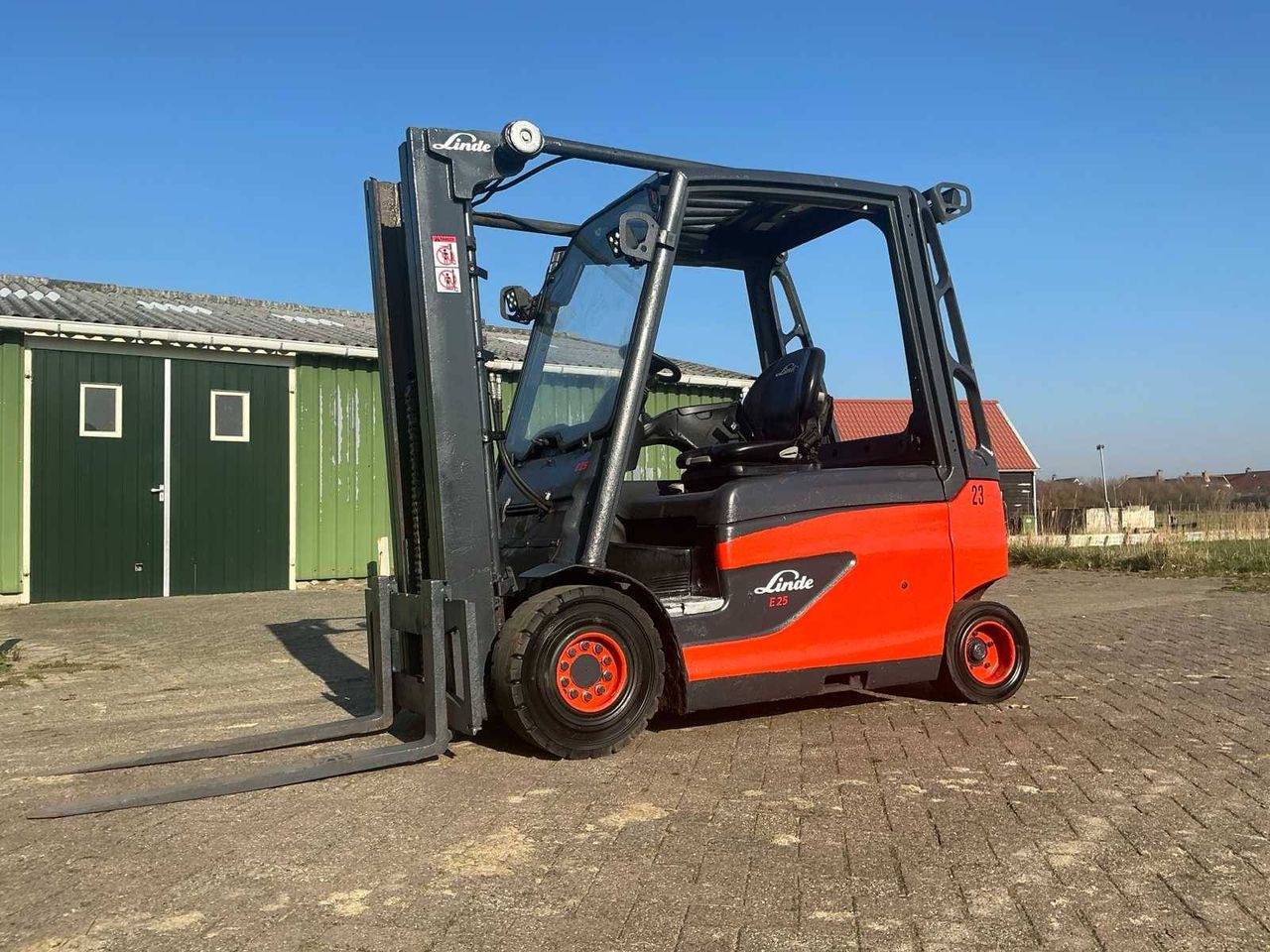 Forklift Linde E25L-01 Electric 2500kg 4.7m 2014