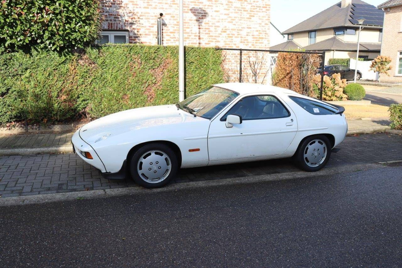 Classic Porsche 928S Petrol 1982 300hp (Margin)