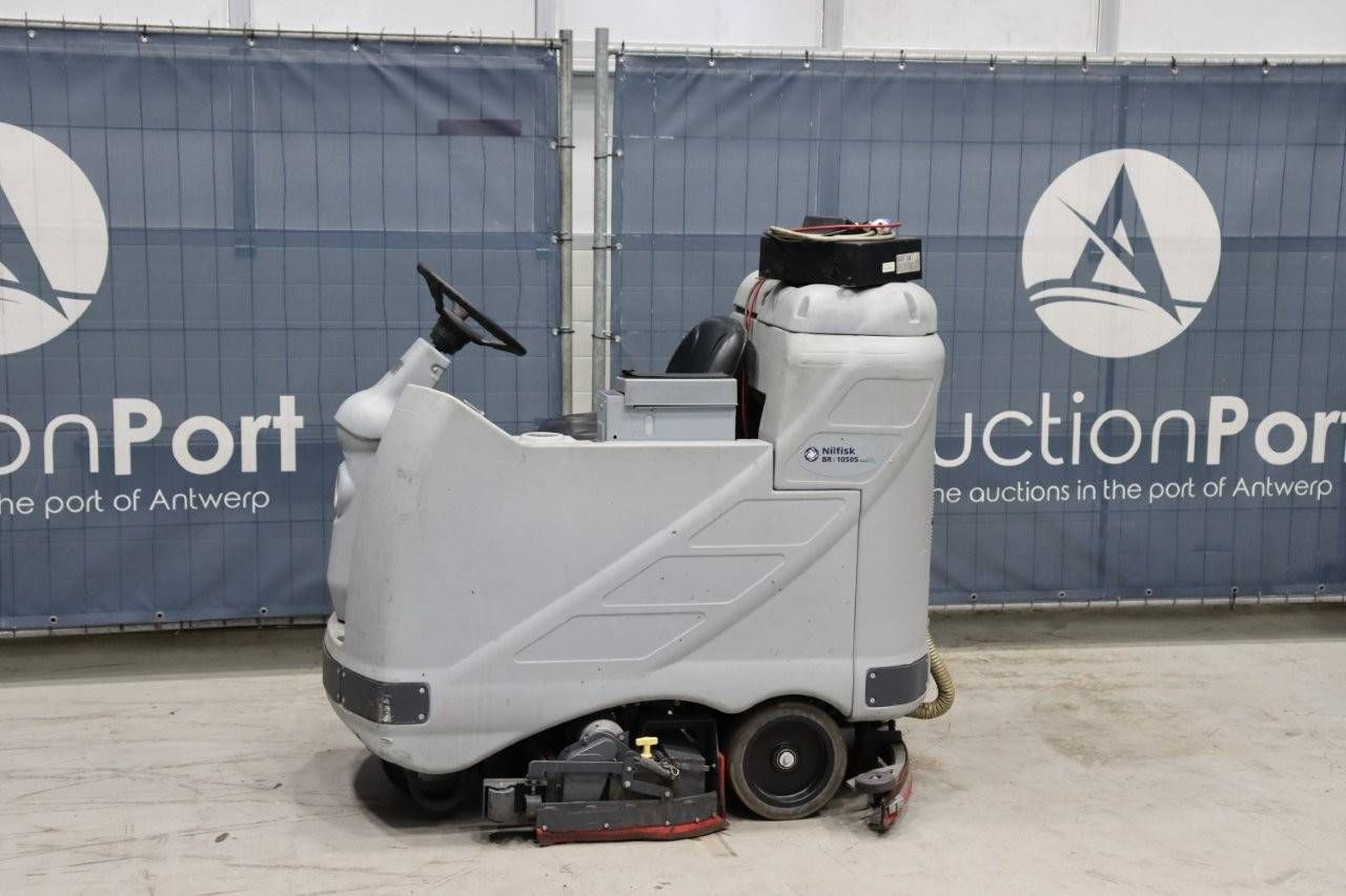 Scrubbing machine Nilfisk Electric