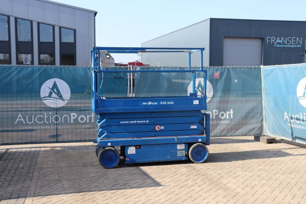 Scissor lift Skyjack SJIII 3226 Electric 9.92m