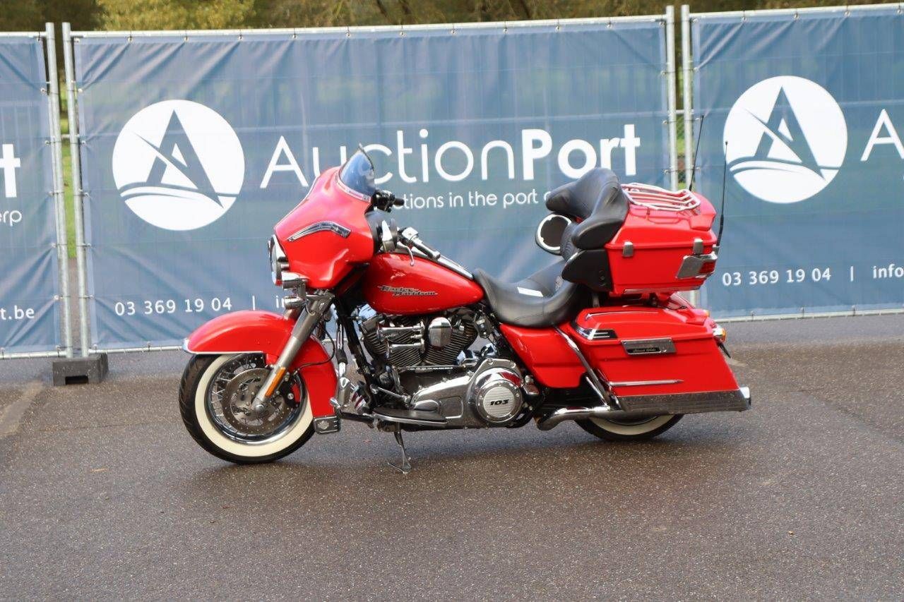 Motorcycle Harley-Davidson Street Glide Petrol 2011