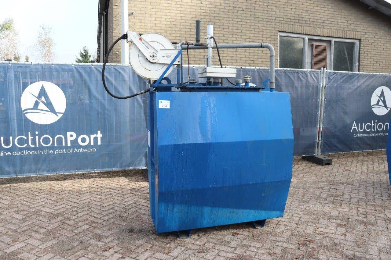 Oil tank