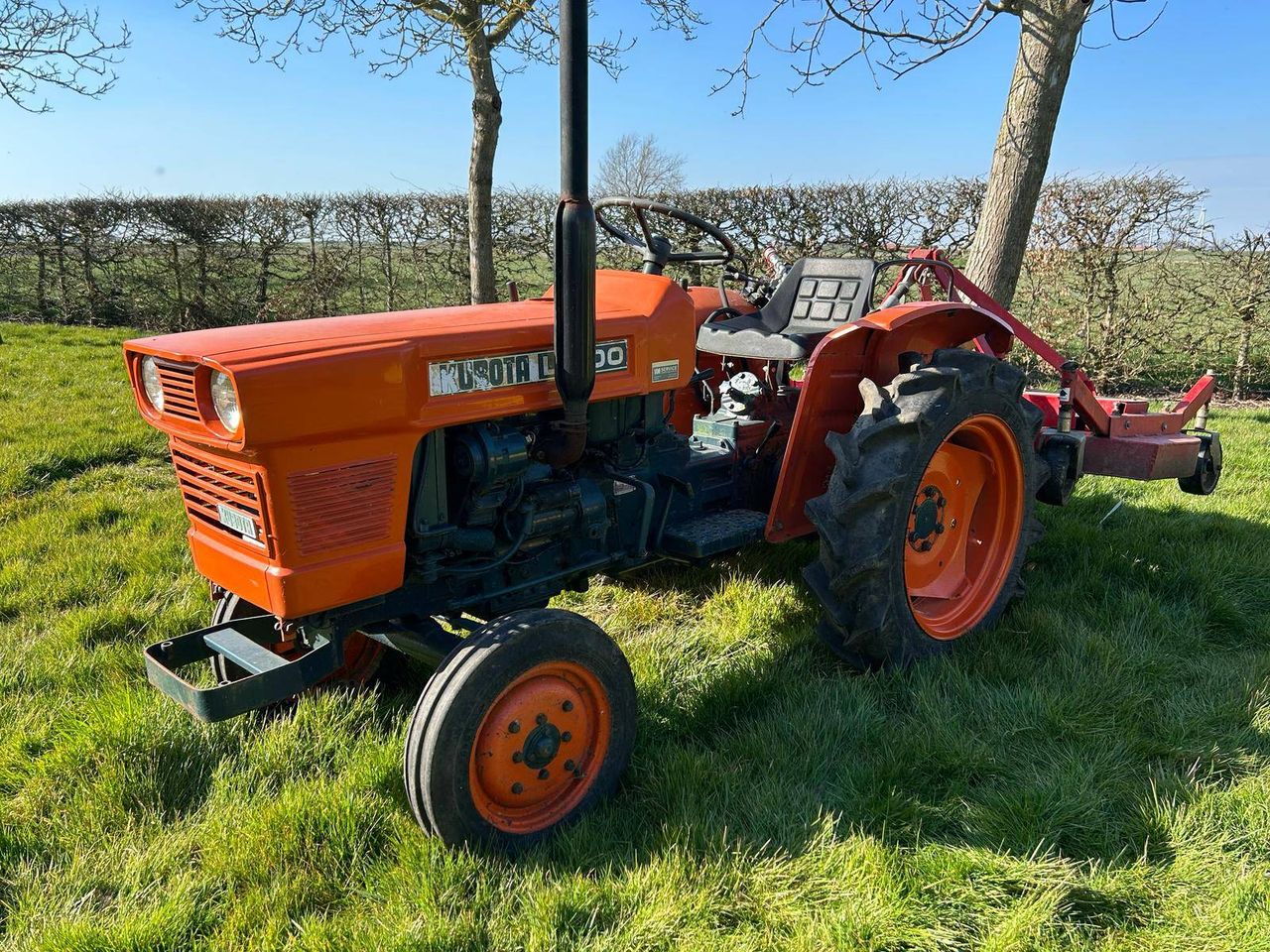 Mini tractor Kubota L1500 Diesel with flail mower (Margin)