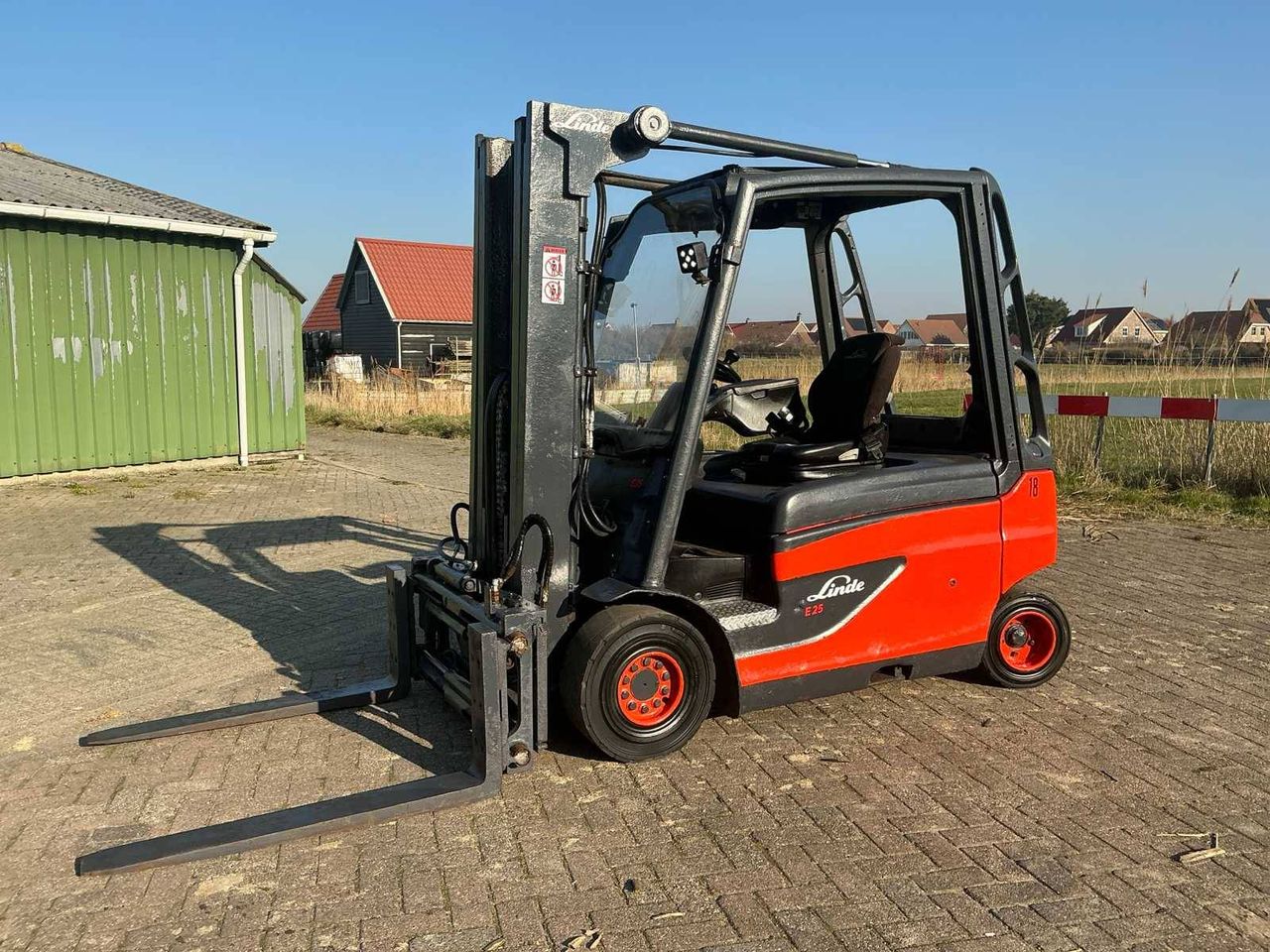 Forklift Linde E25L-01 Electric 2500kg 5.0m 2012