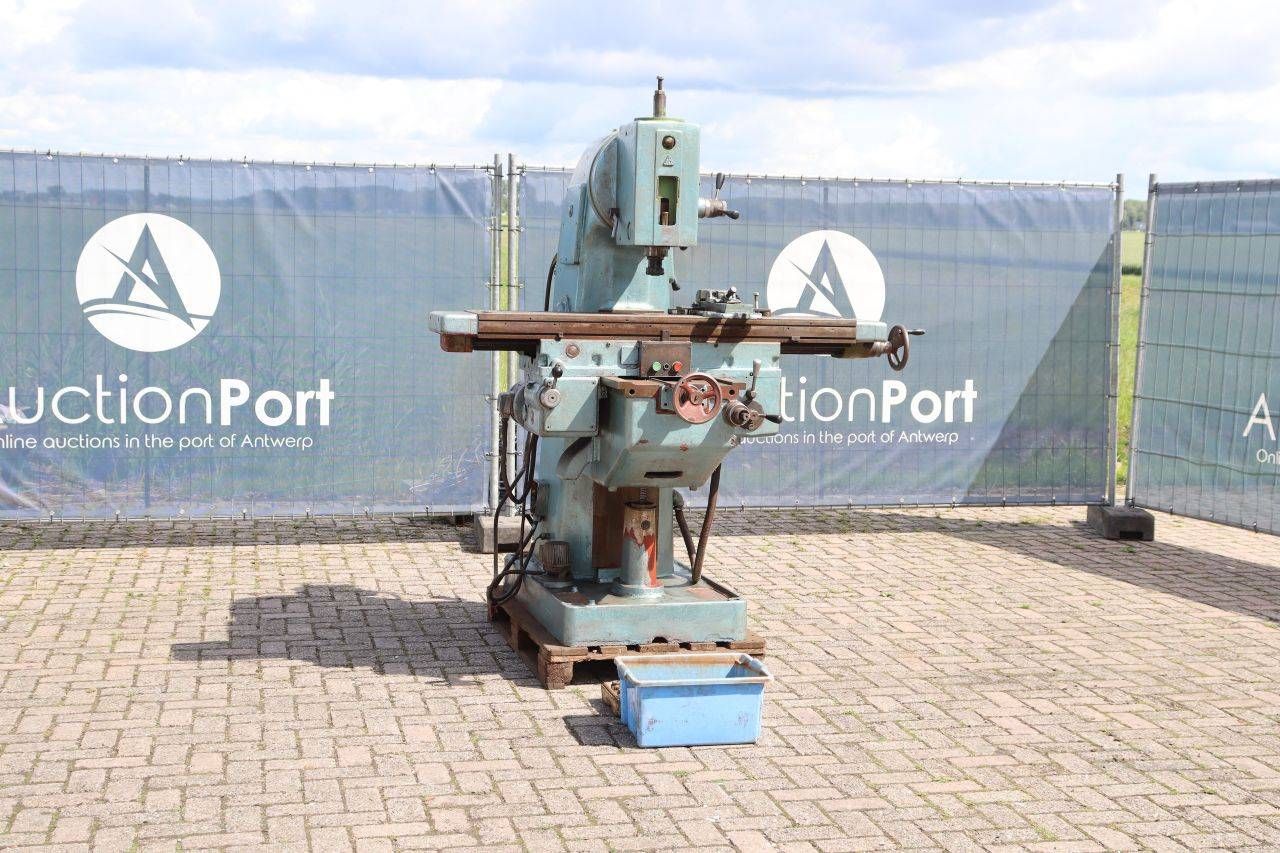 Electric metal milling machine with parts