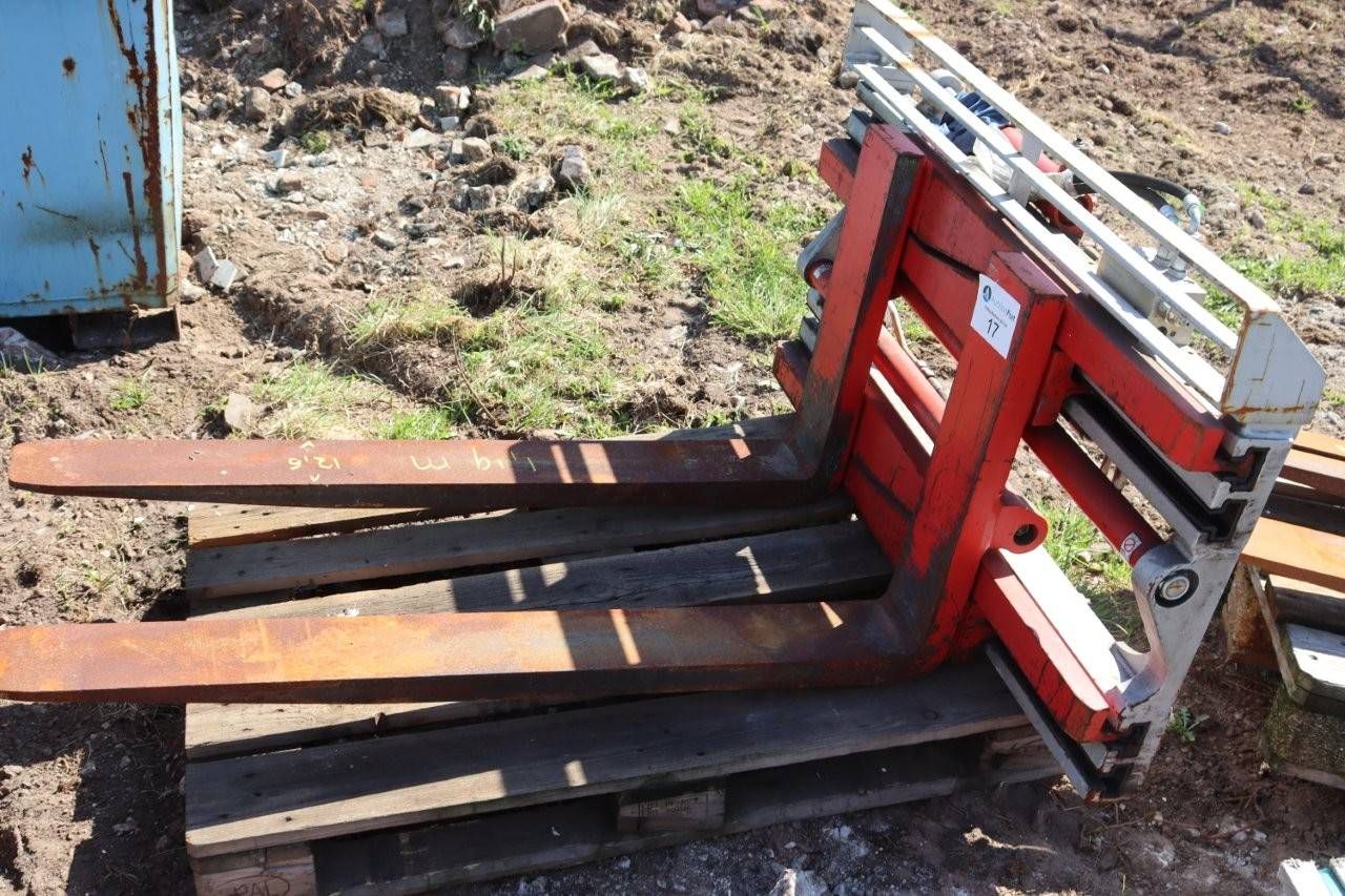 Automatic fork positioner