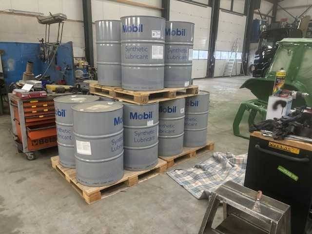 Barrels Mobil with Lubricating Oil 14x208L