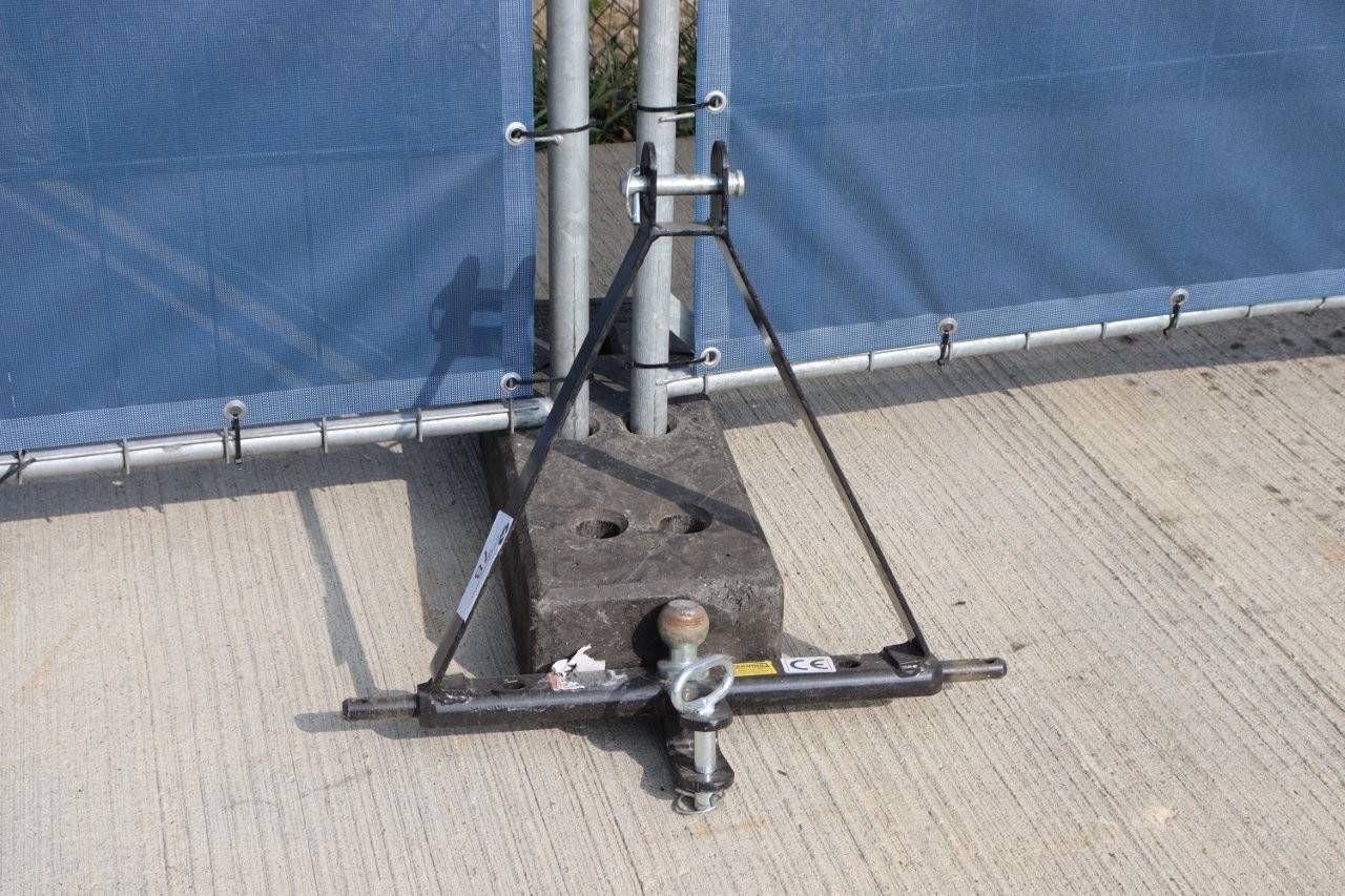 Three-point hitch (Margin)