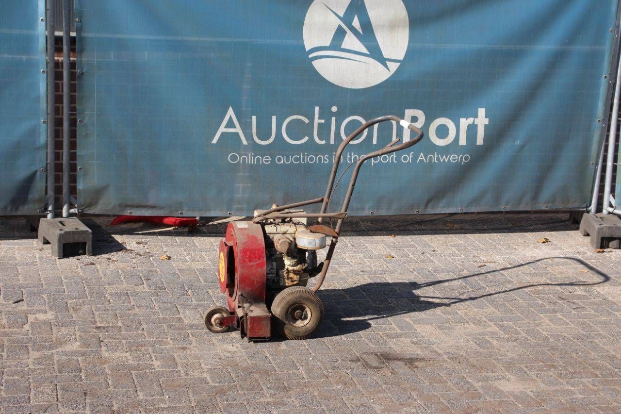 Giant VAC Petrol 8hp Wheel Blower