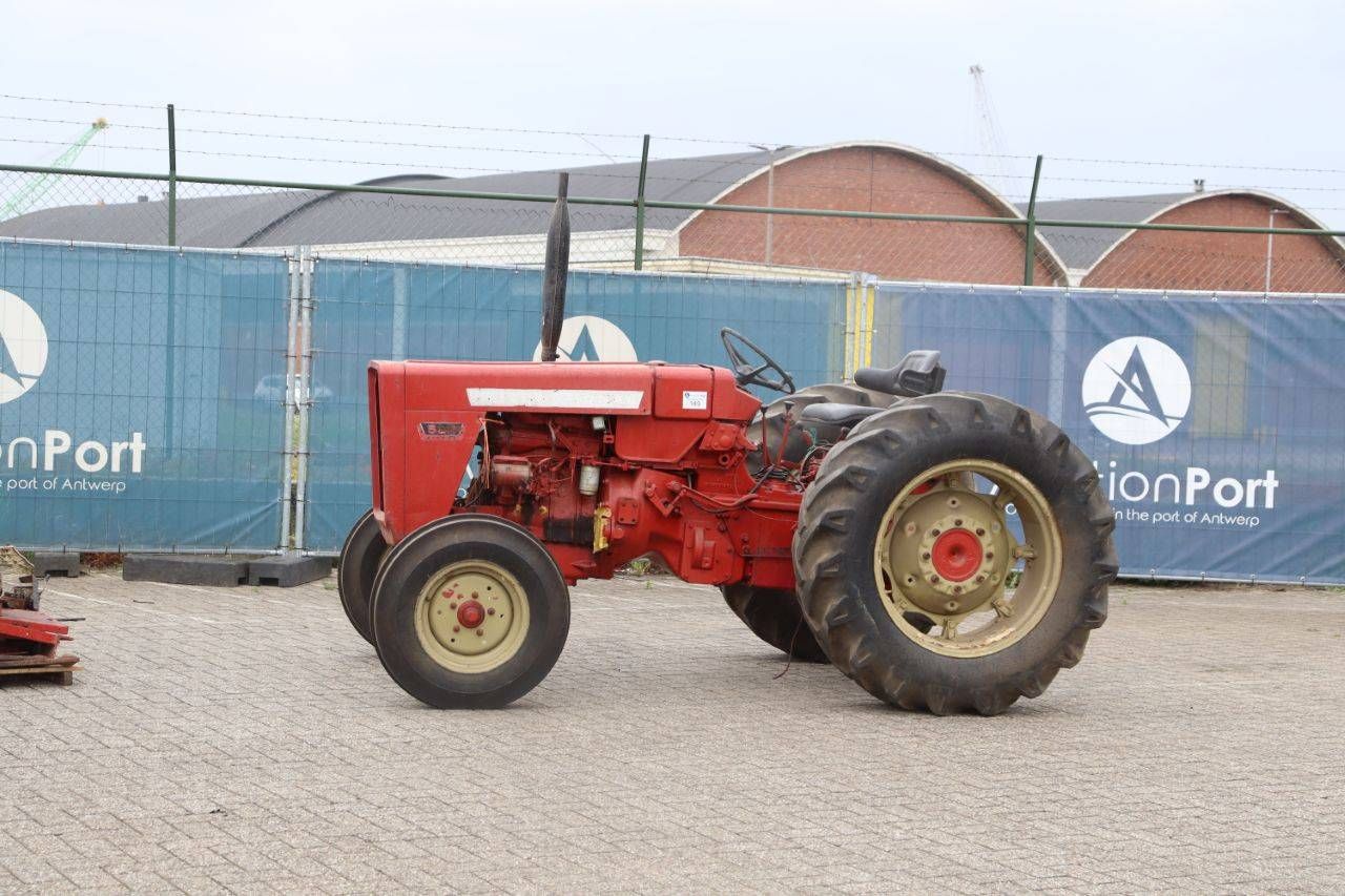 Trator International 523 a diesel, ano 1966, com peças.
