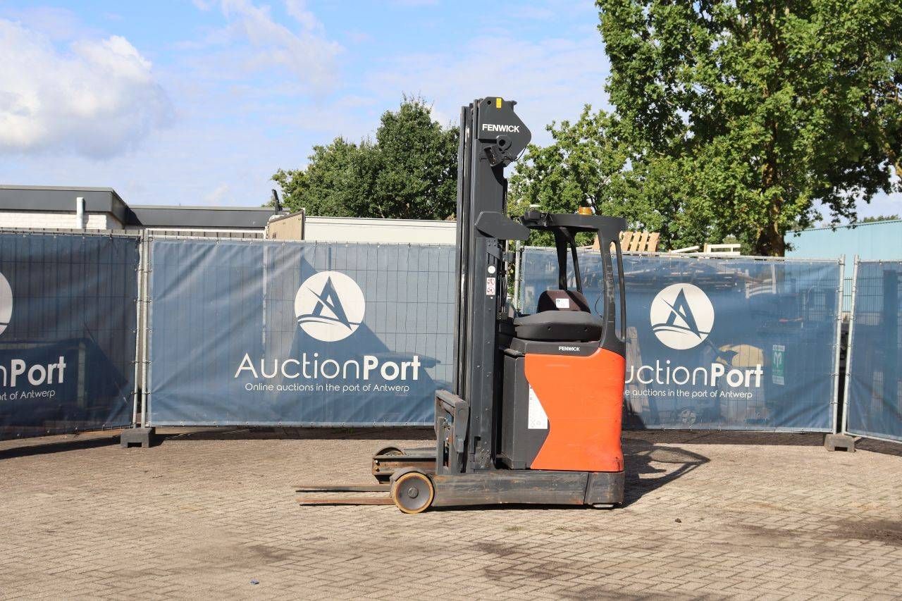Carrello elevatore retrattile elettrico Fenwick-Linde da 1400 kg, anno 2018